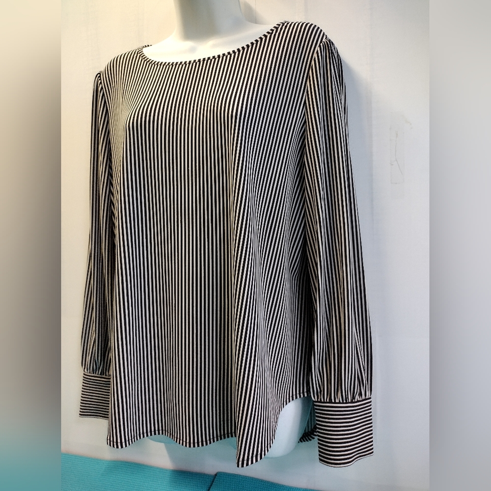 T Tahari Pullover Black White Striped Long Sleeve Size L